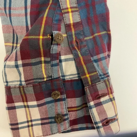 The North Face Women’s Button Down Plaid Shirt - Picture 10 of 10